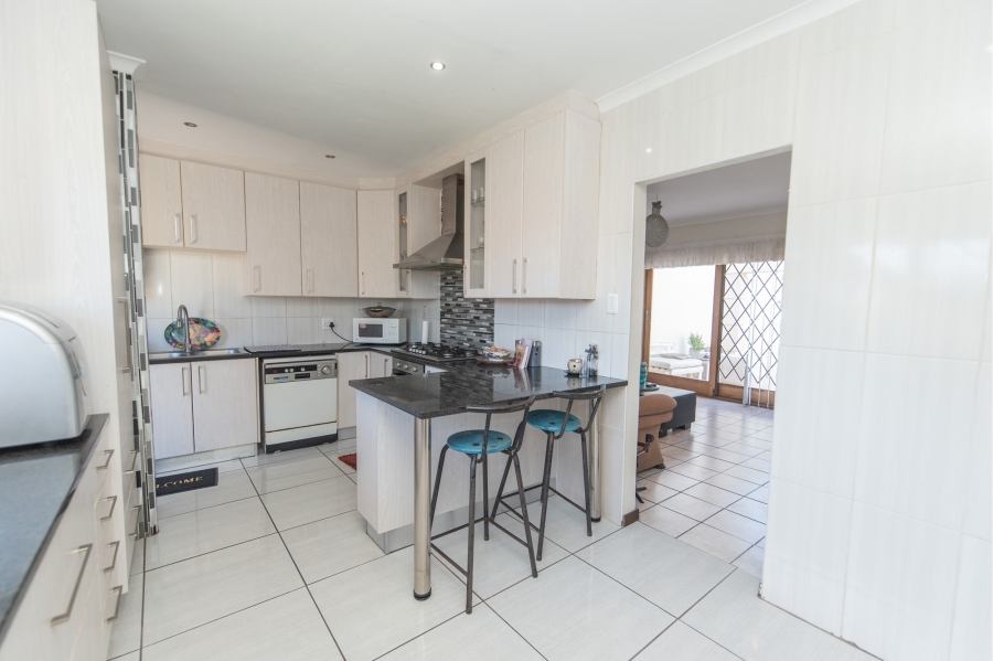 4 Bedroom Property for Sale in Bluewater Bay Eastern Cape